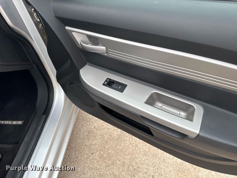 image for item NN9645 2010 Chrysler Sebring 