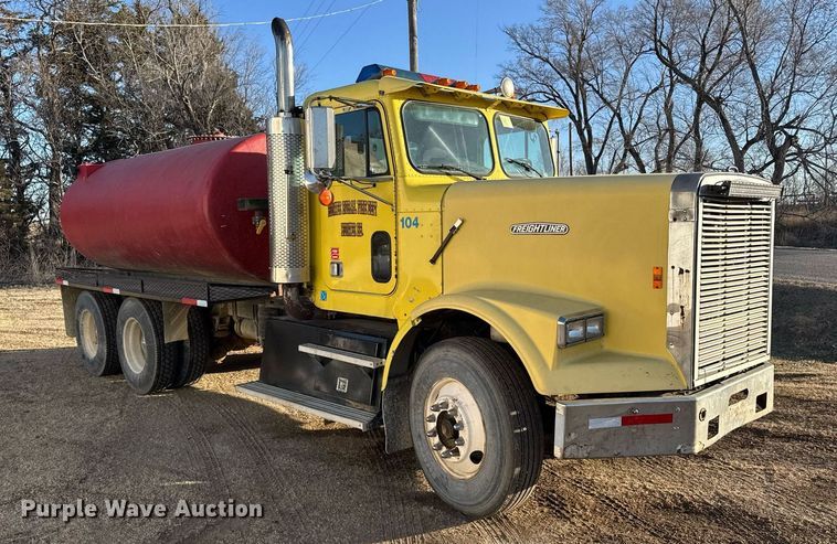 image for item NN9690 1987 Freightliner FLC water truck