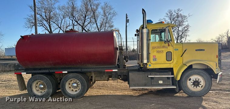 image for item NN9690 1987 Freightliner FLC water truck