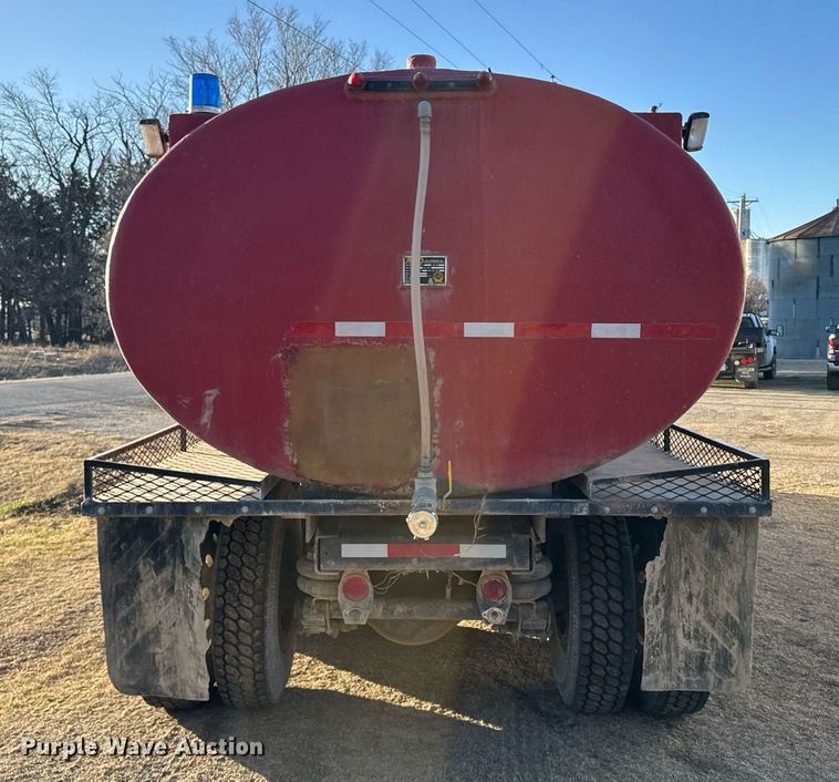 image for item NN9690 1987 Freightliner FLC water truck