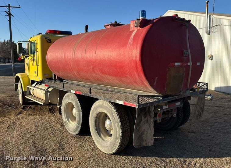 image for item NN9690 1987 Freightliner FLC water truck