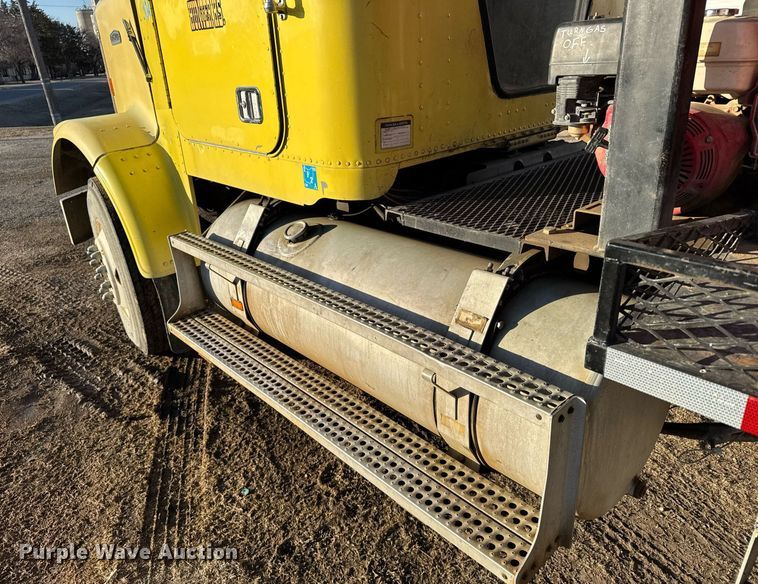 image for item NN9690 1987 Freightliner FLC water truck