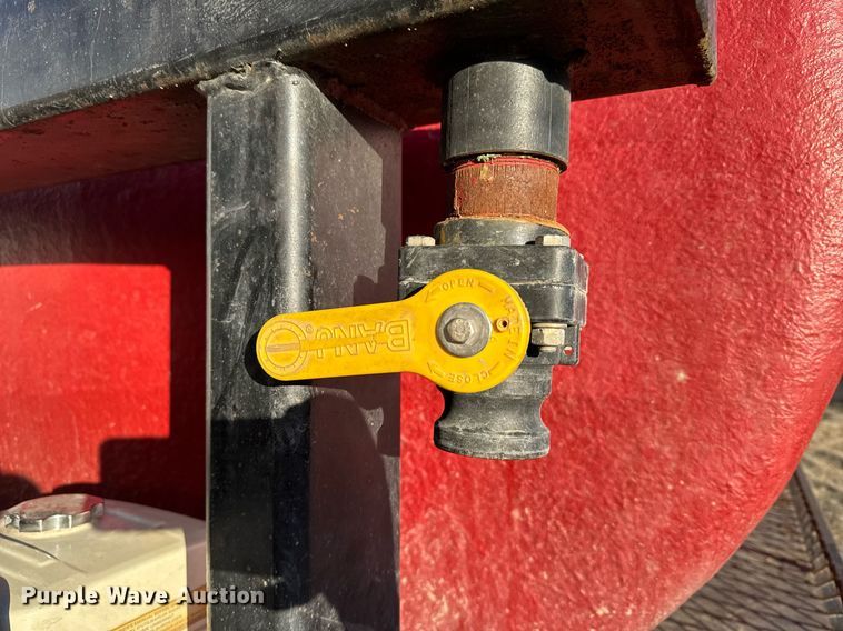 image for item NN9690 1987 Freightliner FLC water truck