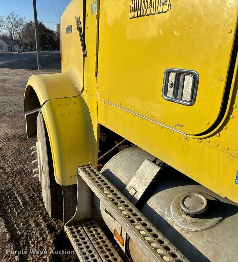 image for item NN9690 1987 Freightliner FLC water truck