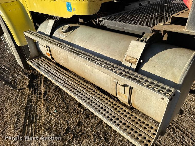 image for item NN9690 1987 Freightliner FLC water truck