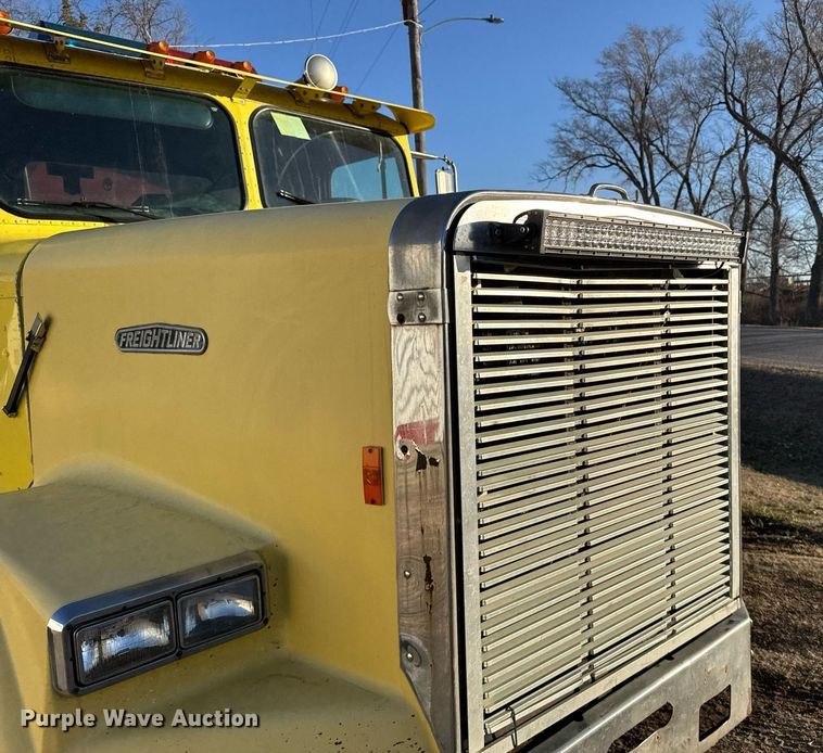 image for item NN9690 1987 Freightliner FLC water truck