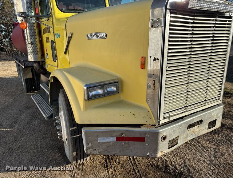 image for item NN9690 1987 Freightliner FLC water truck