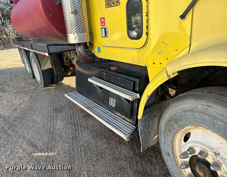 image for item NN9690 1987 Freightliner FLC water truck