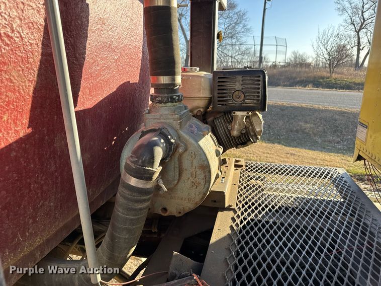 image for item NN9690 1987 Freightliner FLC water truck