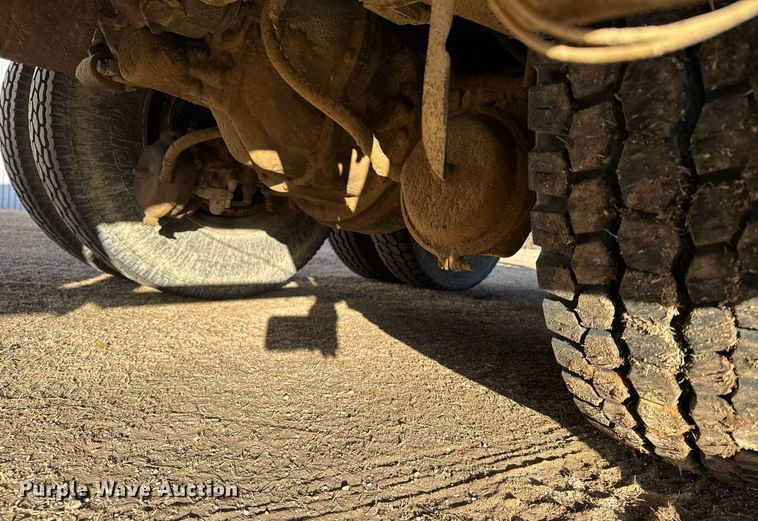 image for item NN9690 1987 Freightliner FLC water truck