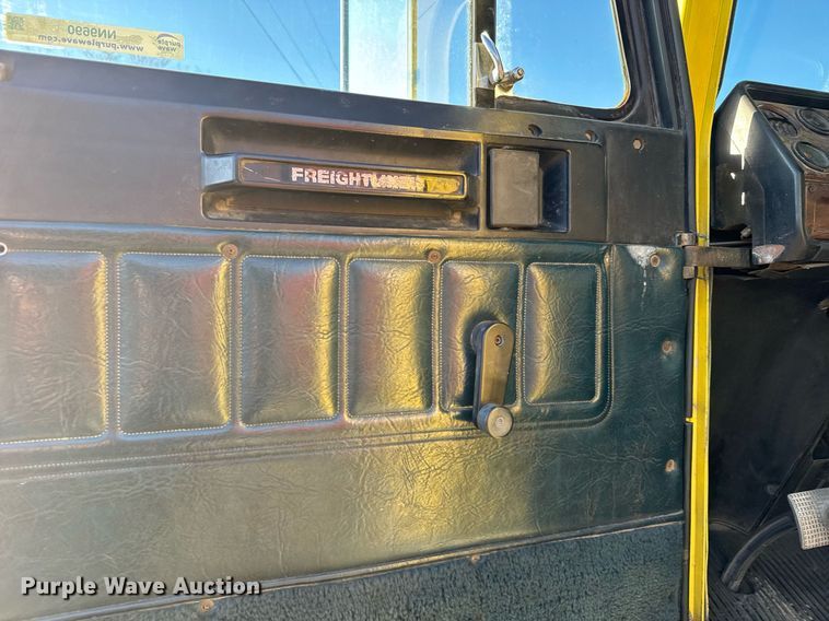 image for item NN9690 1987 Freightliner FLC water truck