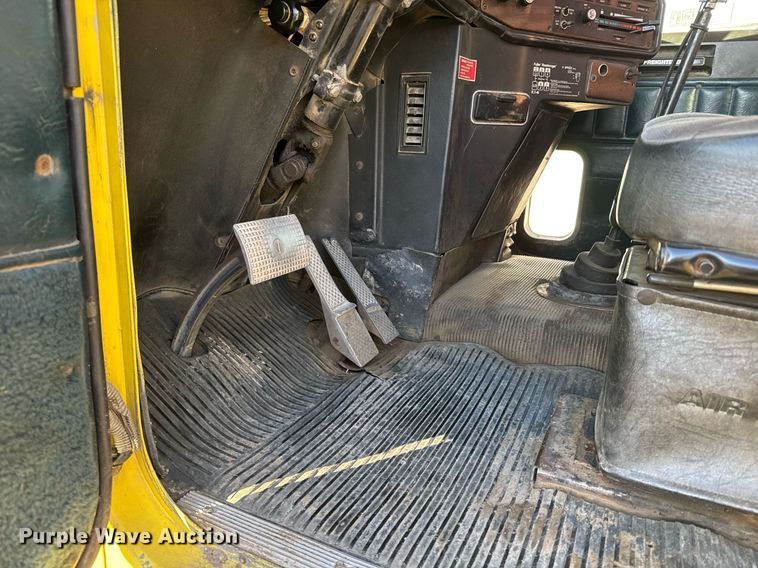 image for item NN9690 1987 Freightliner FLC water truck