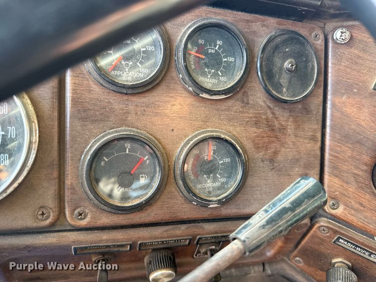 image for item NN9690 1987 Freightliner FLC water truck