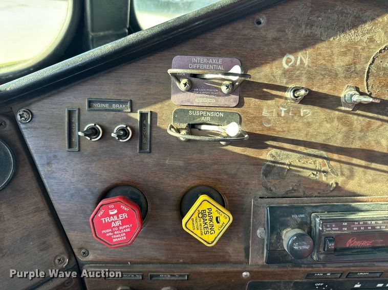 image for item NN9690 1987 Freightliner FLC water truck