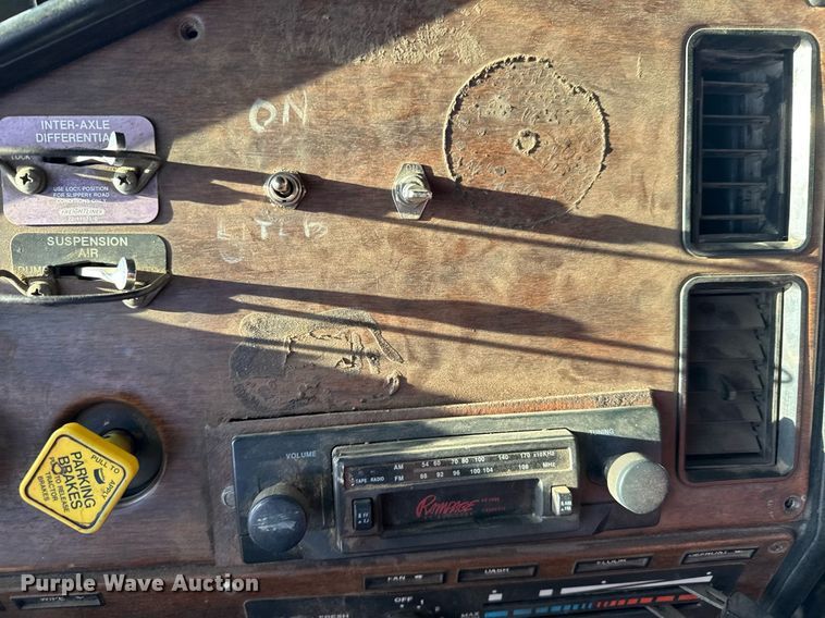 image for item NN9690 1987 Freightliner FLC water truck