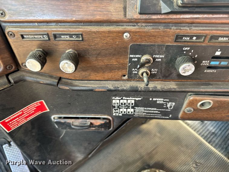 image for item NN9690 1987 Freightliner FLC water truck