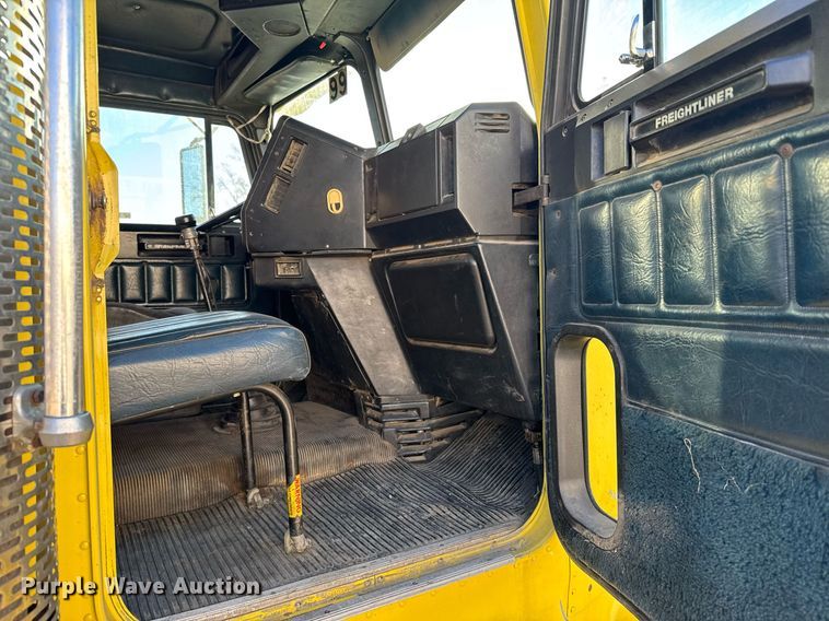 image for item NN9690 1987 Freightliner FLC water truck