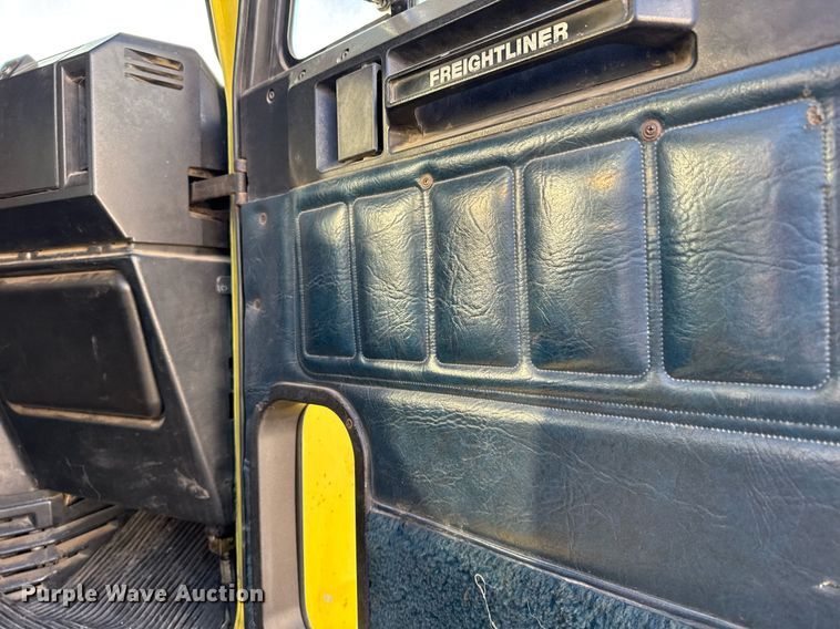 image for item NN9690 1987 Freightliner FLC water truck