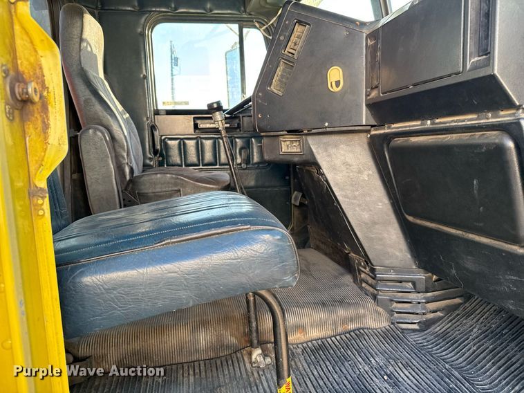 image for item NN9690 1987 Freightliner FLC water truck