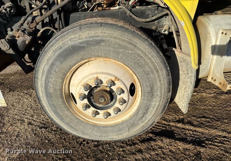 image for item NN9690 1987 Freightliner FLC water truck