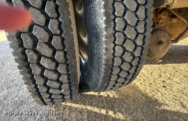 image for item NN9690 1987 Freightliner FLC water truck