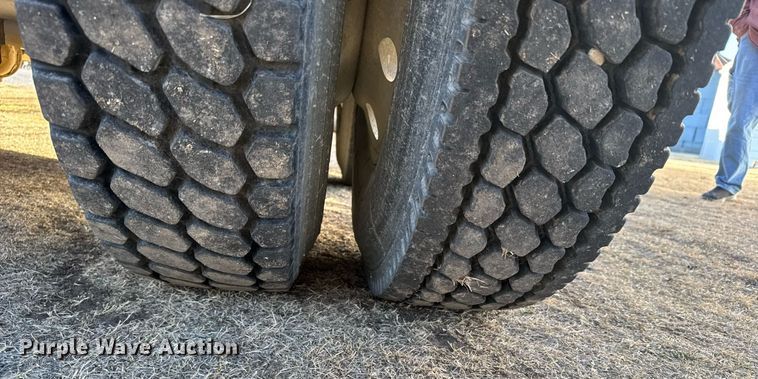 image for item NN9690 1987 Freightliner FLC water truck