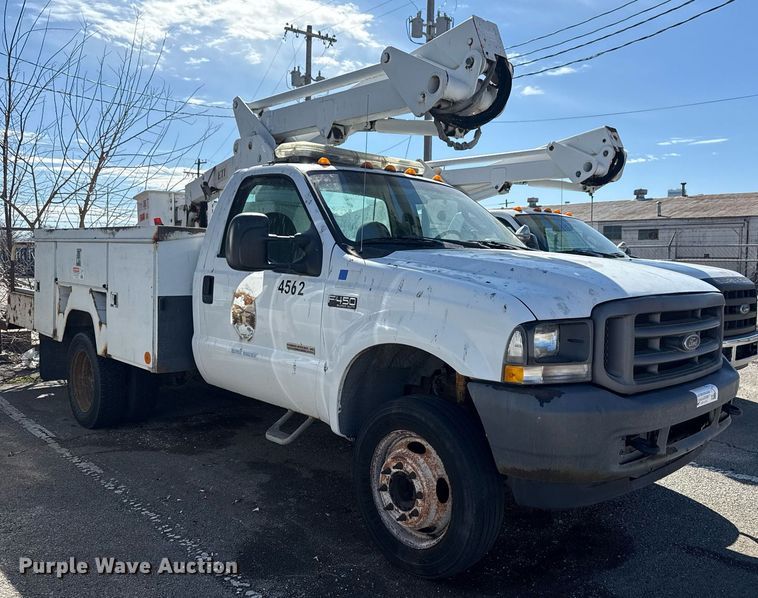 image for item NO9677 2004 Ford F450 Super Duty bucket truck