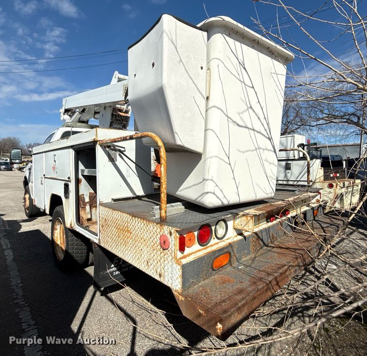 image for item NO9677 2004 Ford F450 Super Duty bucket truck