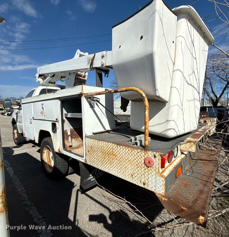 image for item NO9677 2004 Ford F450 Super Duty bucket truck