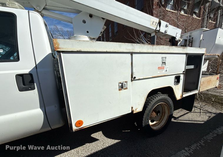 image for item NO9677 2004 Ford F450 Super Duty bucket truck