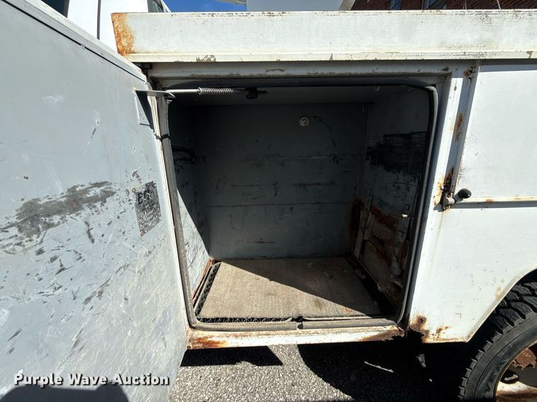 image for item NO9677 2004 Ford F450 Super Duty bucket truck