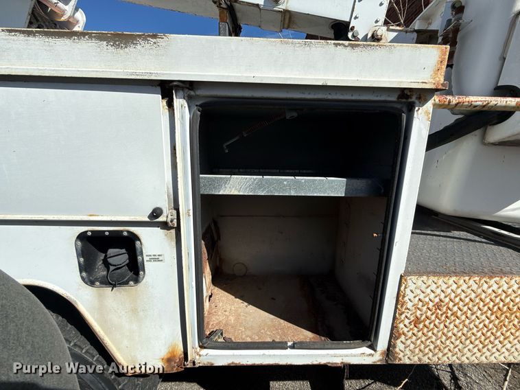 image for item NO9677 2004 Ford F450 Super Duty bucket truck