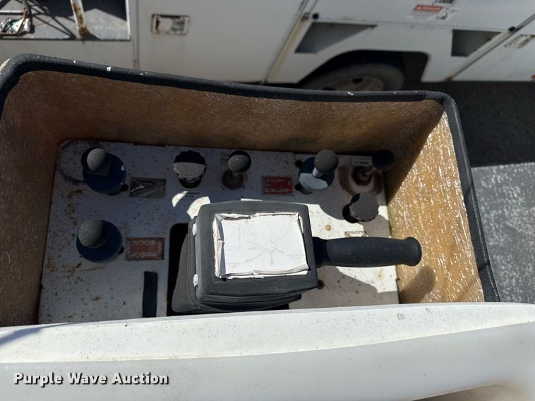 image for item NO9677 2004 Ford F450 Super Duty bucket truck