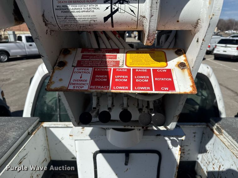 image for item NO9677 2004 Ford F450 Super Duty bucket truck