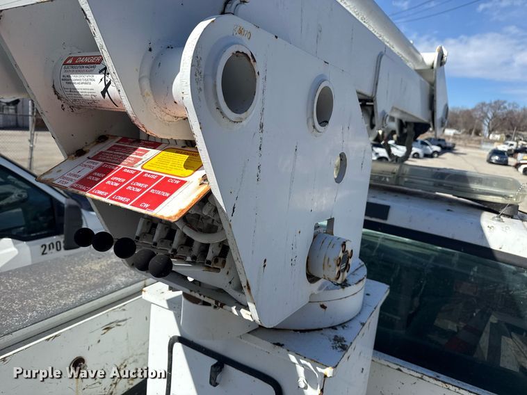 image for item NO9677 2004 Ford F450 Super Duty bucket truck