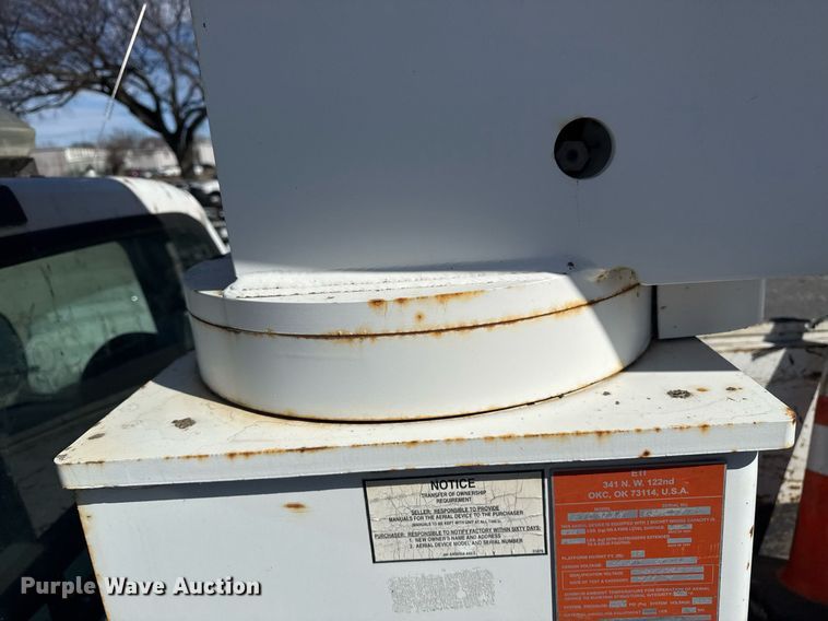 image for item NO9677 2004 Ford F450 Super Duty bucket truck