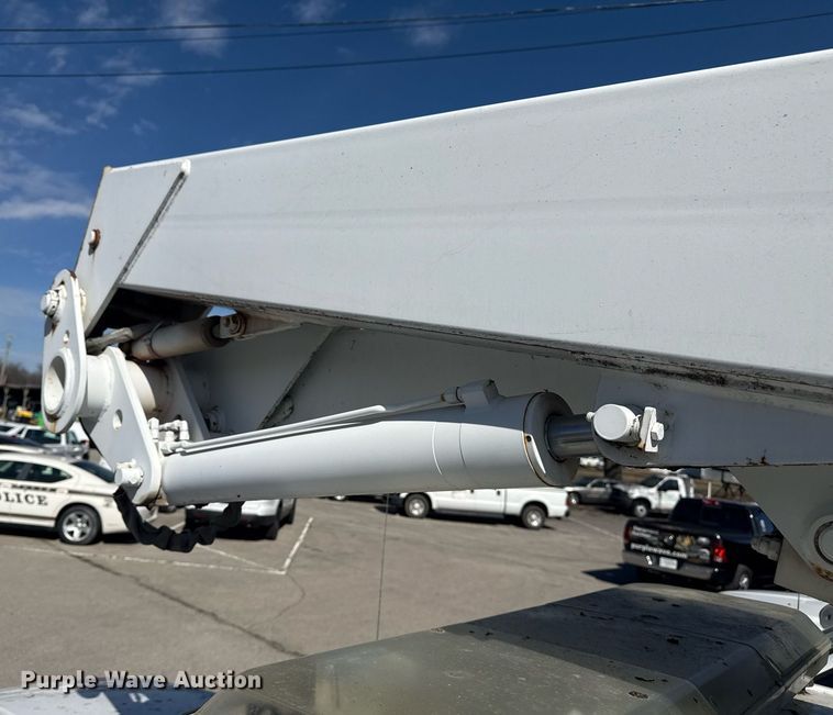 image for item NO9677 2004 Ford F450 Super Duty bucket truck