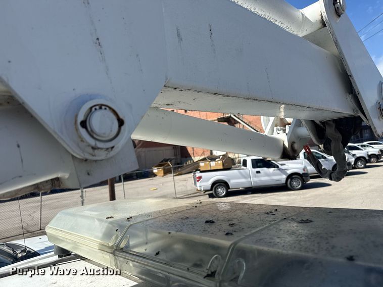 image for item NO9677 2004 Ford F450 Super Duty bucket truck