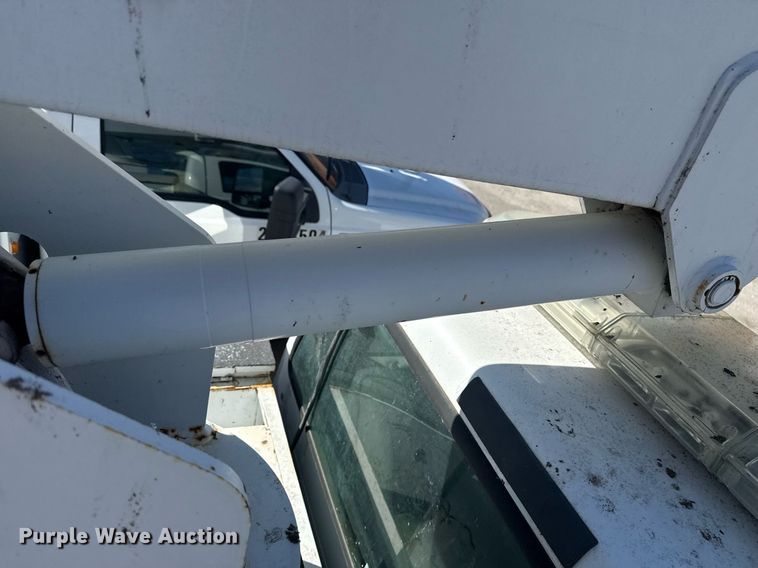 image for item NO9677 2004 Ford F450 Super Duty bucket truck