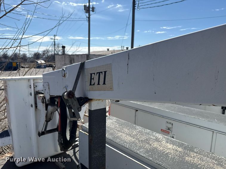 image for item NO9677 2004 Ford F450 Super Duty bucket truck