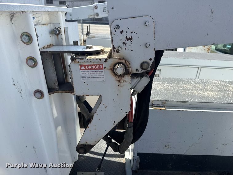 image for item NO9677 2004 Ford F450 Super Duty bucket truck