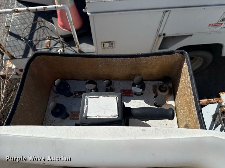 image for item NO9677 2004 Ford F450 Super Duty bucket truck