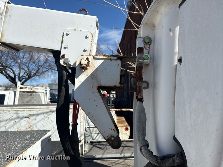 image for item NO9677 2004 Ford F450 Super Duty bucket truck