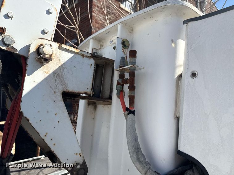 image for item NO9677 2004 Ford F450 Super Duty bucket truck