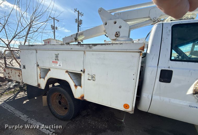 image for item NO9677 2004 Ford F450 Super Duty bucket truck