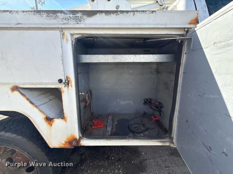 image for item NO9677 2004 Ford F450 Super Duty bucket truck