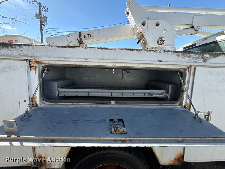 image for item NO9677 2004 Ford F450 Super Duty bucket truck