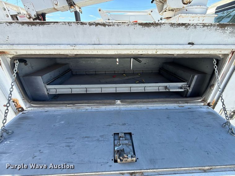 image for item NO9677 2004 Ford F450 Super Duty bucket truck