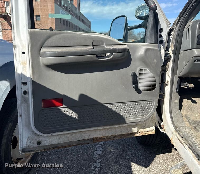 image for item NO9677 2004 Ford F450 Super Duty bucket truck