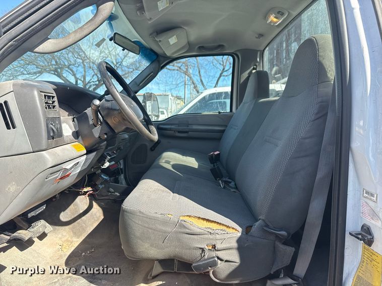 image for item NO9677 2004 Ford F450 Super Duty bucket truck